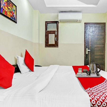 Super Hotel O Royal Green Нью-Дели Экстерьер фото