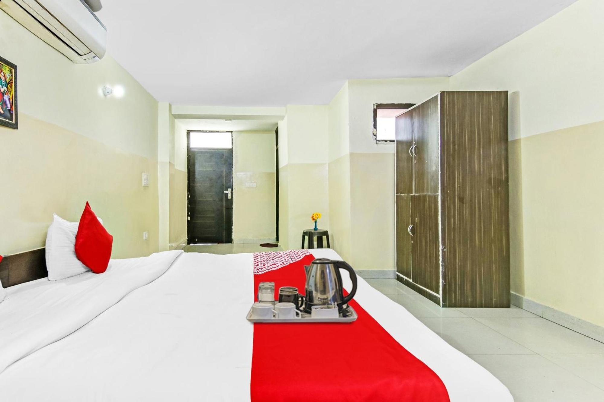 Super Hotel O Royal Green Нью-Дели Экстерьер фото