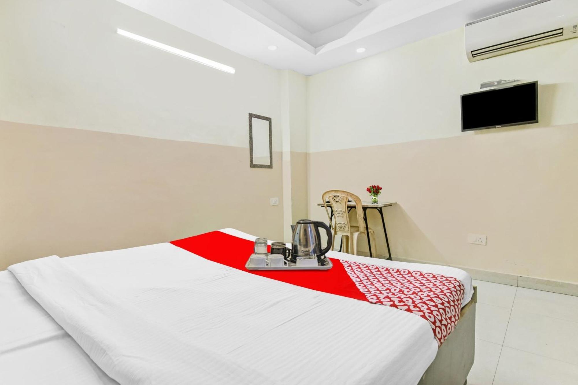Super Hotel O Royal Green Нью-Дели Экстерьер фото